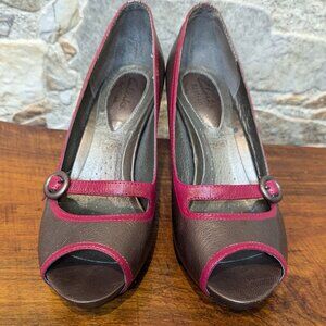Clarks Sz6 Leather Metallic Gray Pink peep toe pumps